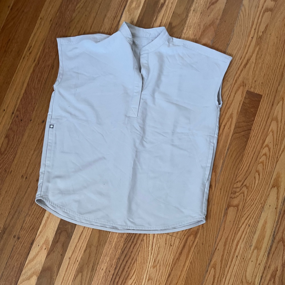 Women’s scrub top